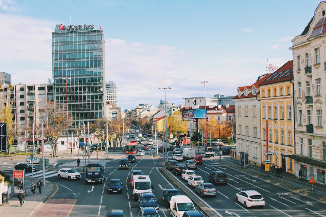 Výber IT outsourcing partnera – stretnutie zástupcu firmy s externým IT dodávateľom na Slovensku